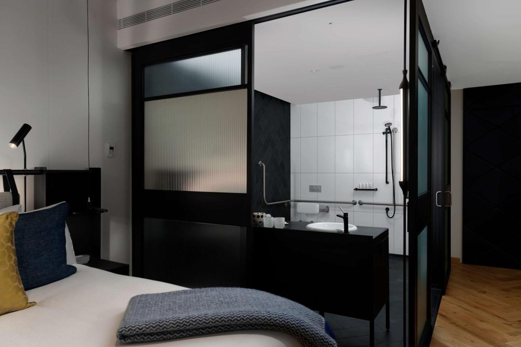 Qt Melbourne Ξενοδοχείο Εξωτερικό φωτογραφία A bathroom at the Hotel