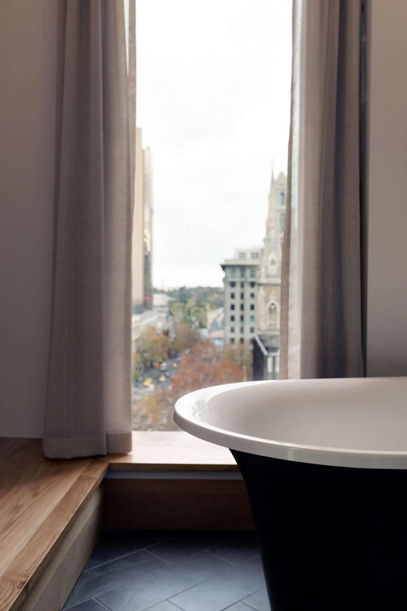 Qt Melbourne Ξενοδοχείο Εξωτερικό φωτογραφία A view of the city from a room at the hotel