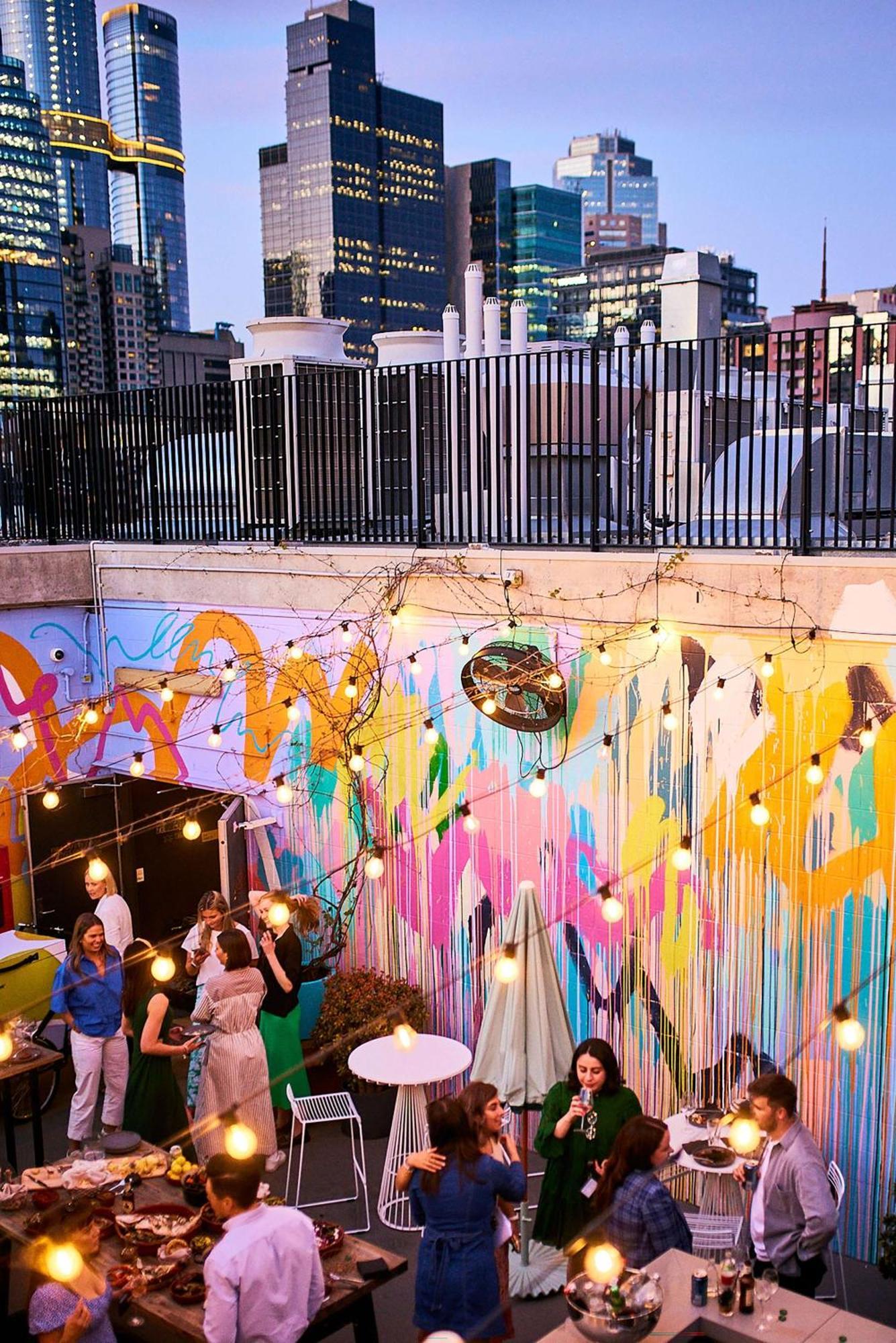 Qt Melbourne Ξενοδοχείο Εξωτερικό φωτογραφία The courtyard at the 2018 edition of the festival