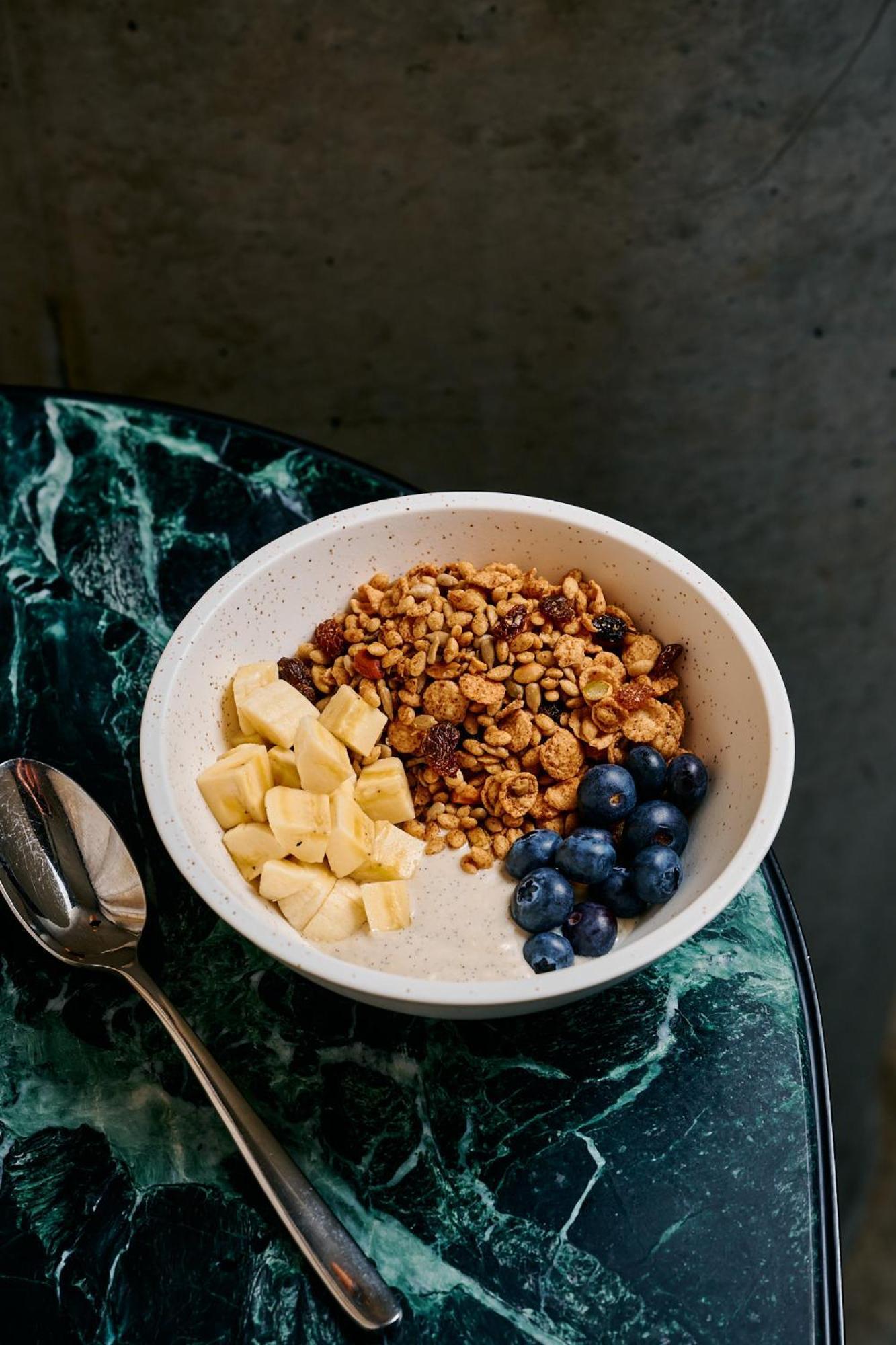 Qt Melbourne Ξενοδοχείο Εξωτερικό φωτογραφία Müsli with fruit and yoghurt