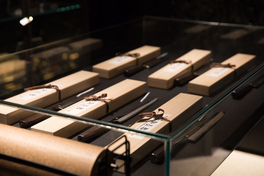 Qt Melbourne Ξενοδοχείο Εξωτερικό φωτογραφία A display of chocolate bars at a shop in Paris